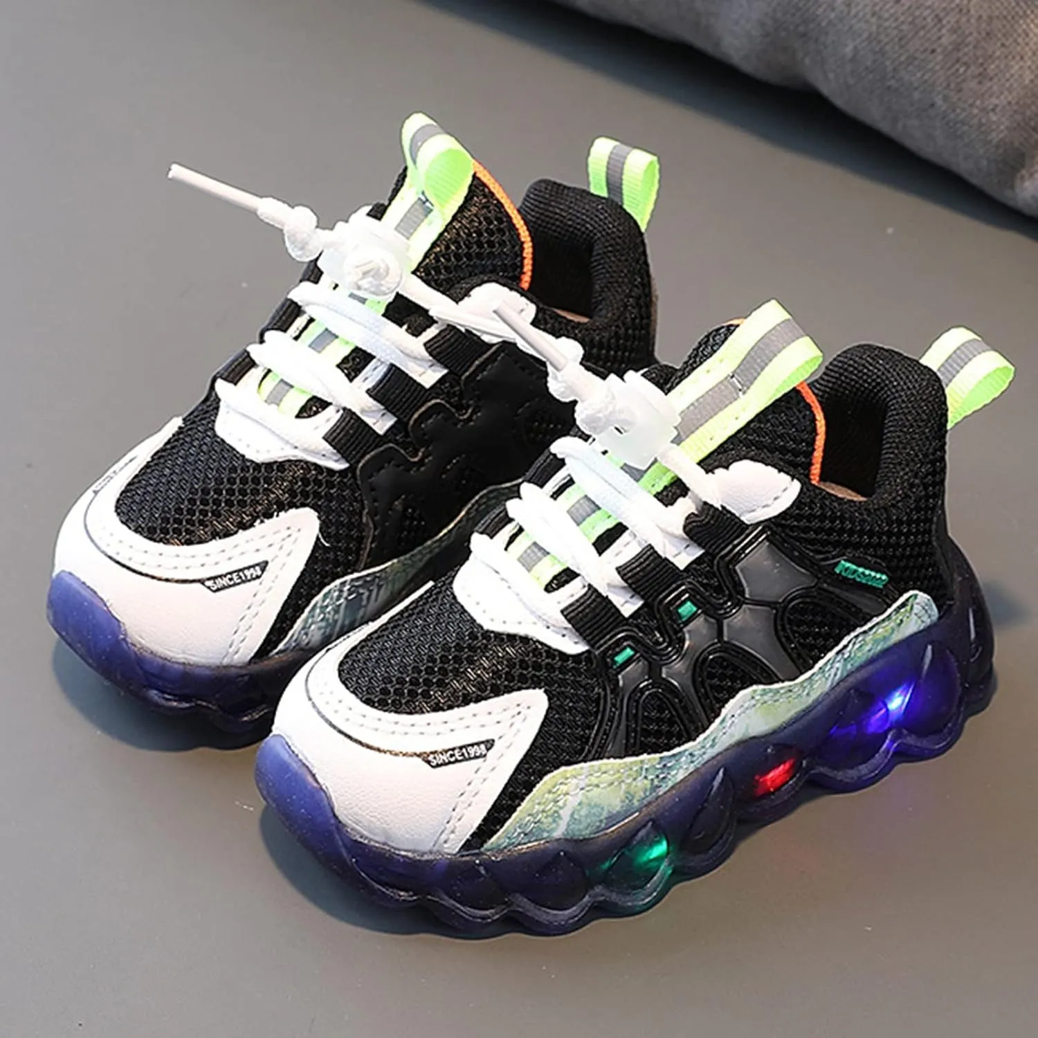 Fashion Light On LED Baby Shoes Casual Children Shoes Boy Sport Shoes Soft Sole Kids Sport Shoes Big Girl Shoes