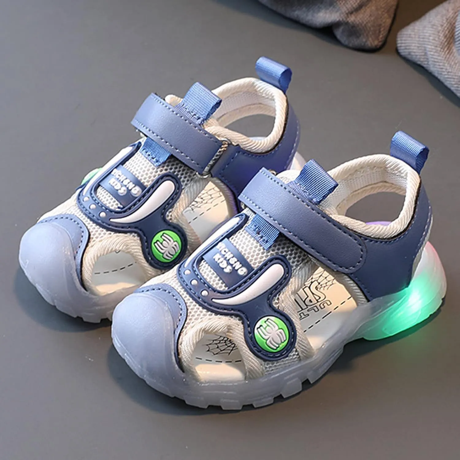 Fashion Light On LED Baby Shoes Casual Children Shoes Girls Sandals Soft Sole Kids Beach Shoes Girl Sandal