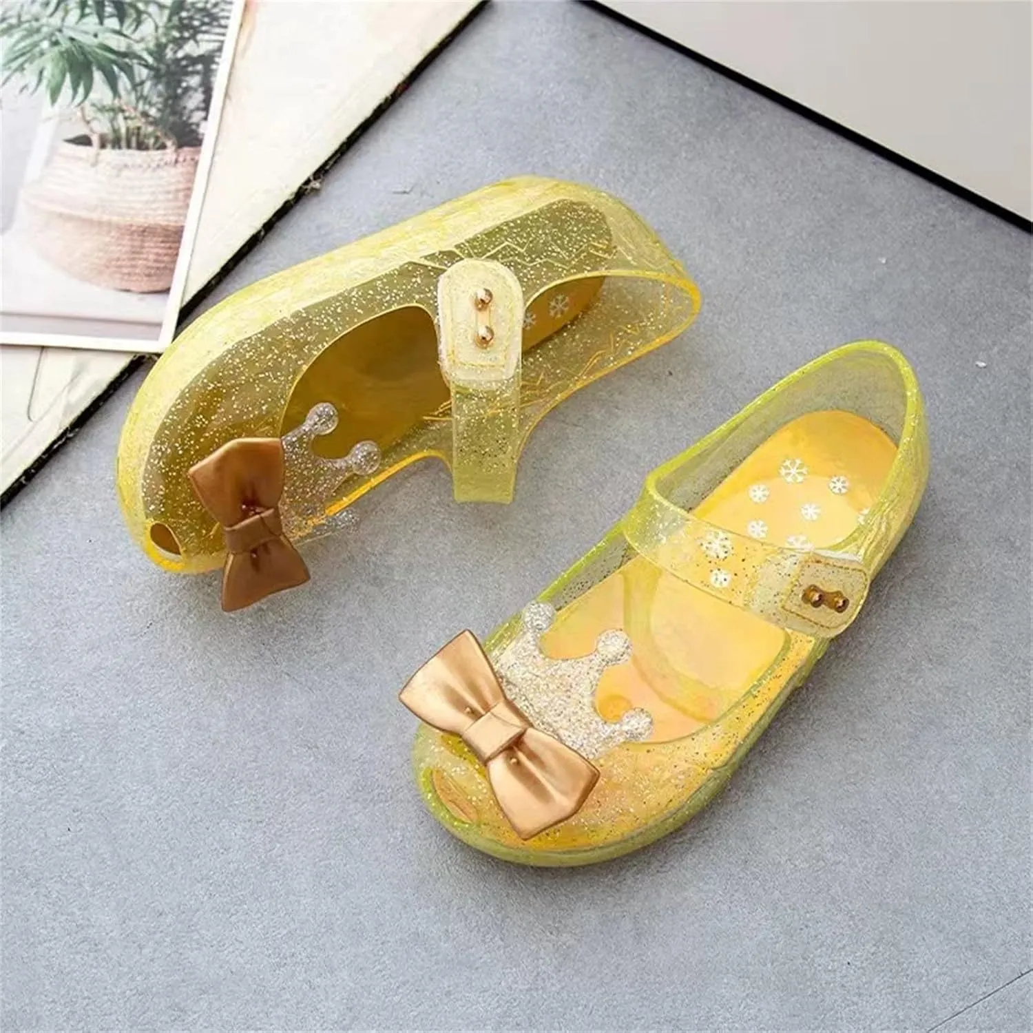 Girl Rubber Shoes Girls Shoes Crown Flash Diamond Crystal Soft Sole Non Slip Sandals Jelly Black Baby Sneaker