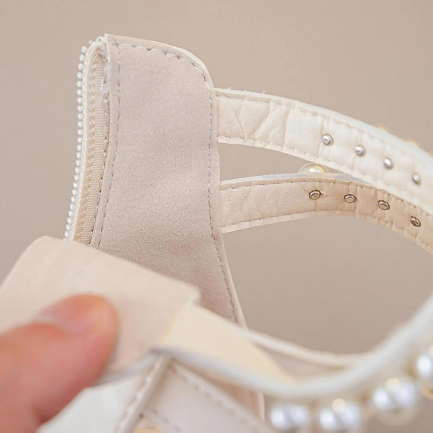 Girls Casual Gladiator Strap Sandals Baby Kids Soft Sole Pearl Strap Flower Shoes Open Toe Low Heel Princess Flats