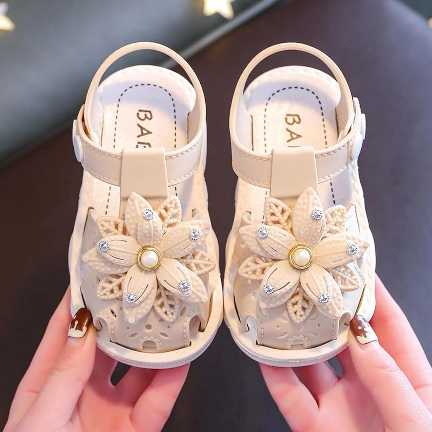 Slides Kids Children Shoes Comfortable Flat Sandals Fashionable Toe Covering Children Toddler Shoes Girls Wedge